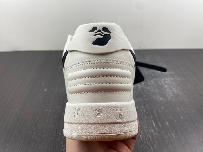 OFF-WHITE SNEAKER
