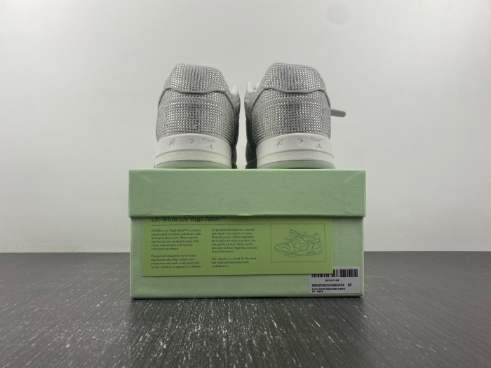 OFF-WHITE SNEAKER
