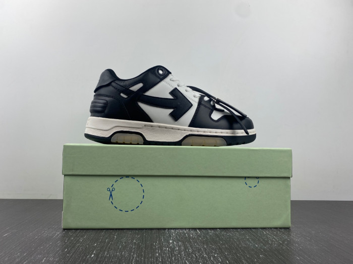 OFF-WHITE SNEAKER
