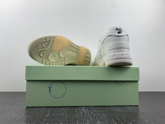 OFF-WHITE SNEAKER