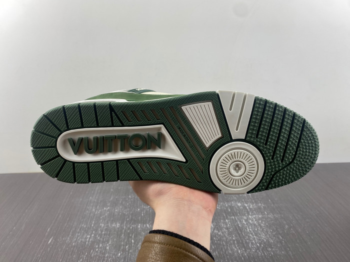 LV TRAINER SNEAKER