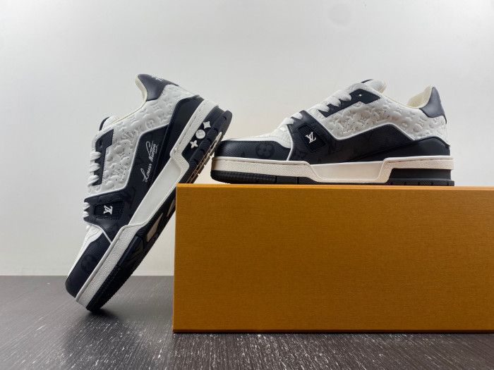 LV TRAINER SNEAKER