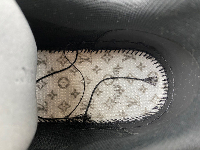 LV TRAINER SNEAKER