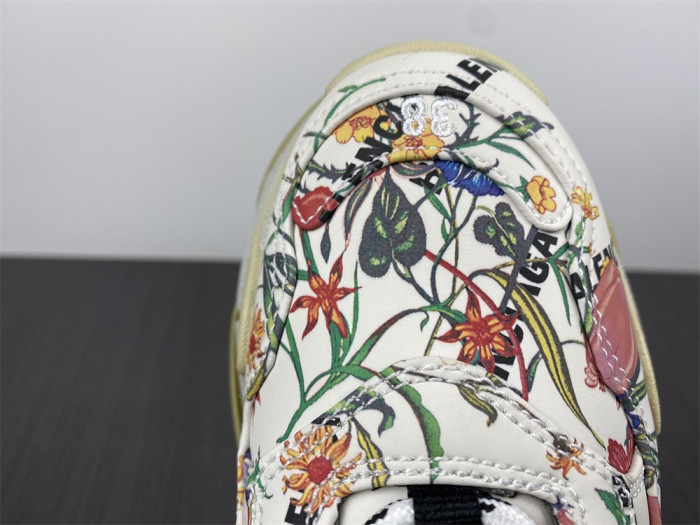 GUCC*BLCG TRIPLE S SNEAKER 677195 UL110 8461