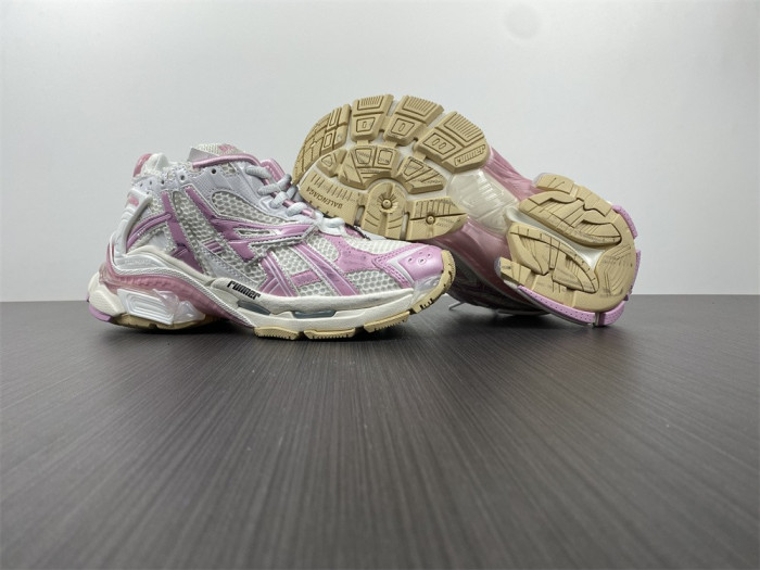BLCG RUNNER SNEAKER 677402 W3RB3 9059
