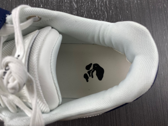 OFF-WHITE SNEAKER