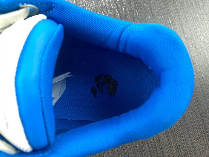 OFF-WHITE SNEAKER