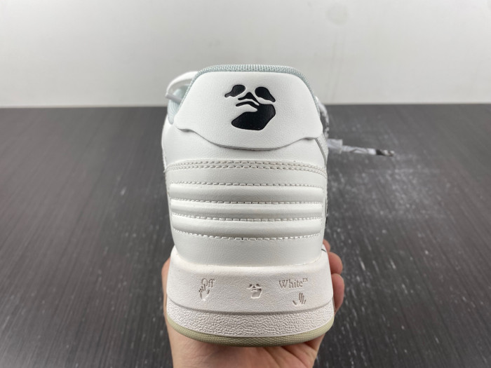 OFF-WHITE SNEAKER