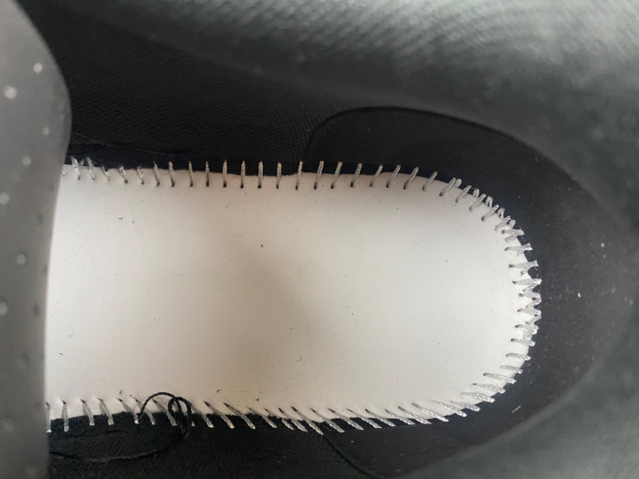 OFF-WHITE SNEAKER