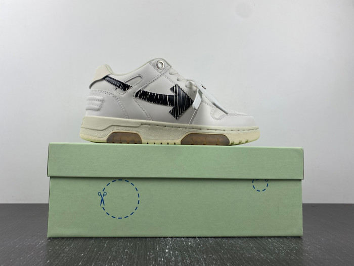 OFF-WHITE SNEAKER