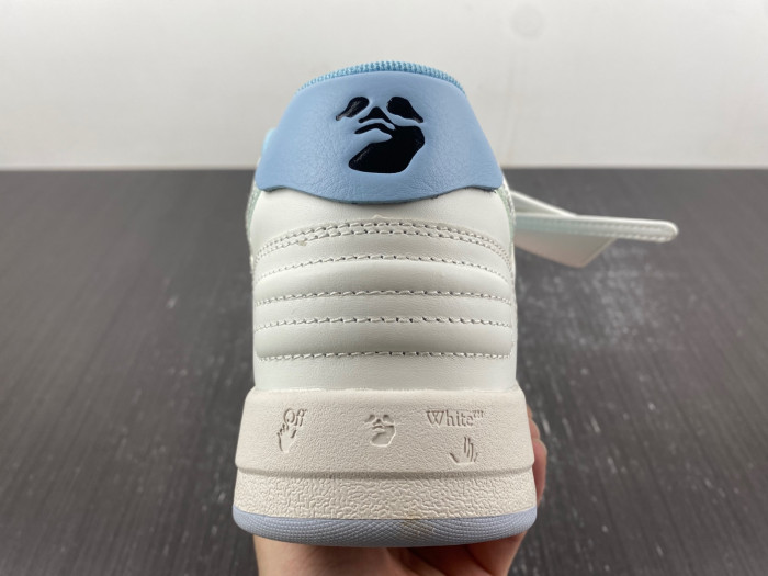 OFF-WHITE SNEAKER
