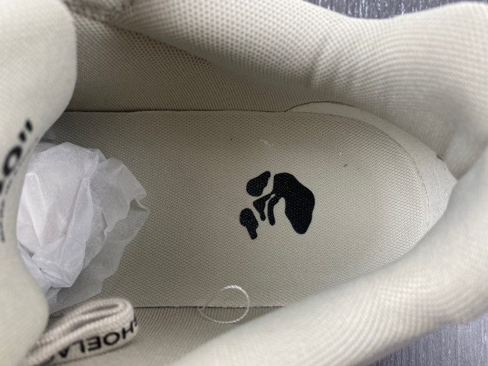 OFF-WHITE SNEAKER