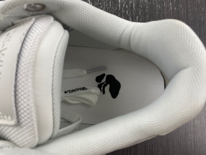 OFF-WHITE SNEAKER