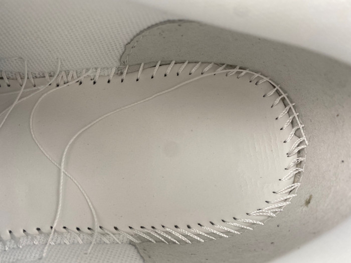 OFF-WHITE SNEAKER