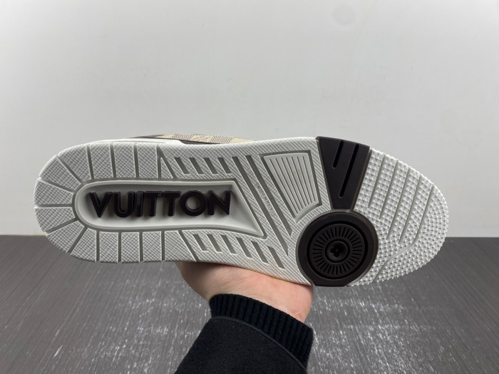 LV TRAINER SNEAKER