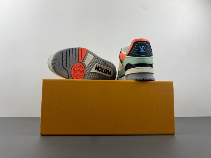 LV TRAINER SNEAKER