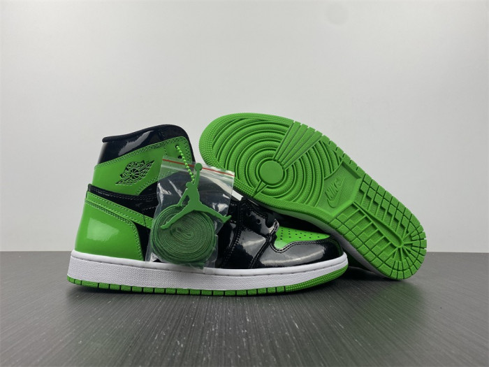 Air Jordan 1 High OG “Pine Green” 555088-030