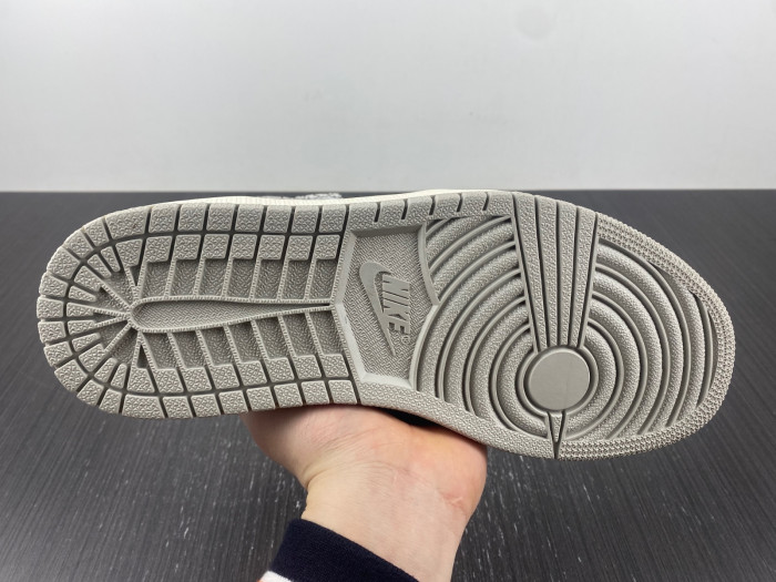 Air Jordan 1 High OG “White Cement” DZ5485-052