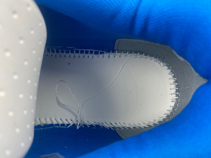 OFF-WHITE SNEAKER