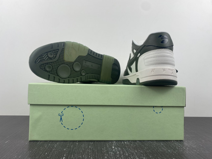 OFF-WHITE SNEAKER