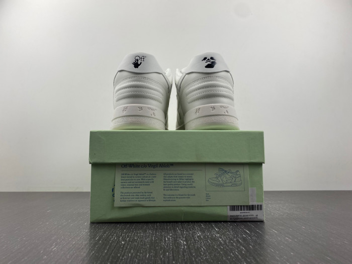 OFF-WHITE SNEAKER