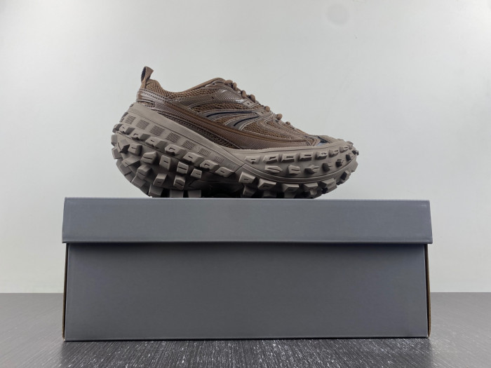 BLCG DEFENDER SNEAKER 685613 W2RB5 2408