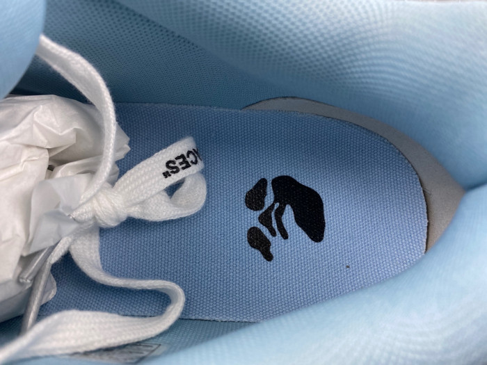 OFF-WHITE SNEAKER