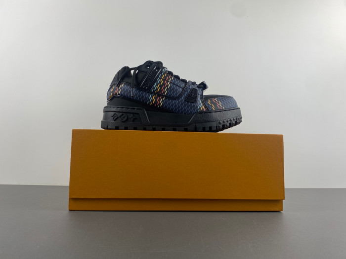 LV TRAINER SNEAKER 24052501