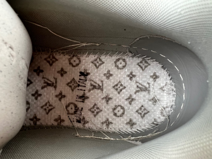 LV TRAINER SNEAKER 24083002