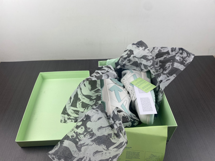OFF-WHITE SNEAKER