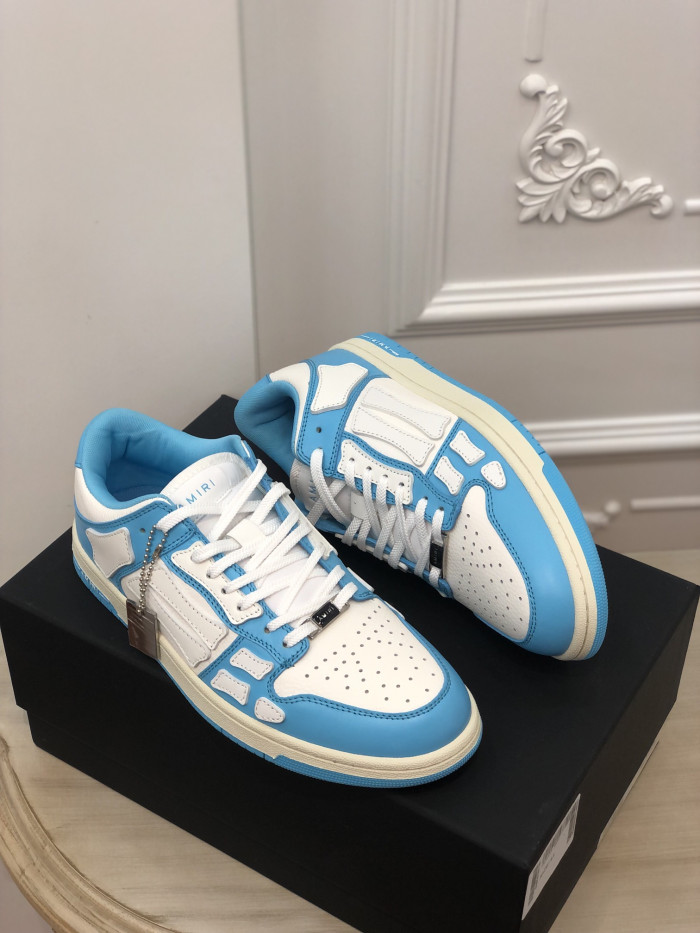 AR1M1 Low-Top Sneaker