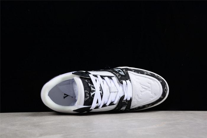 LV TRAINER SNEAKER LOW