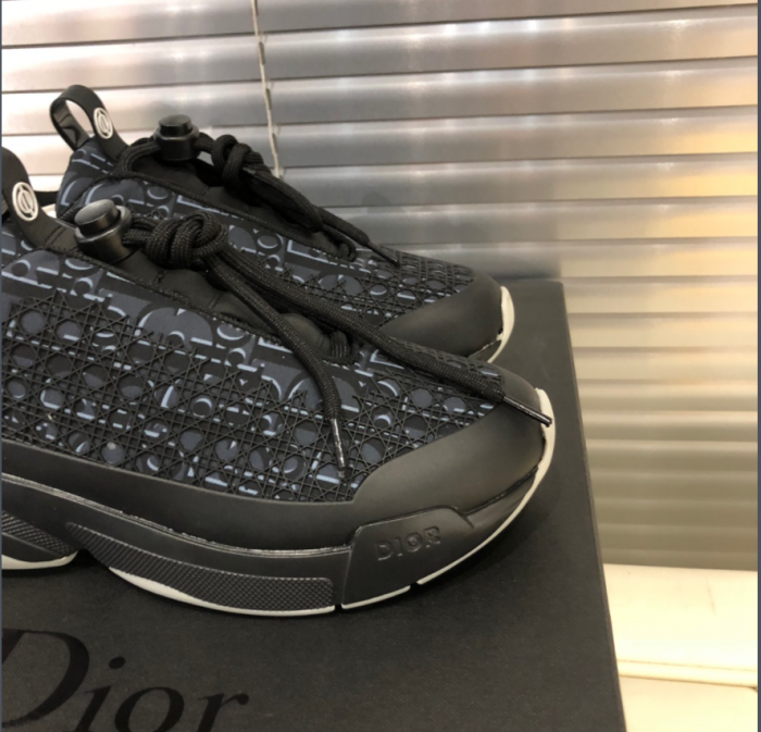 DR B22 SNEAKER