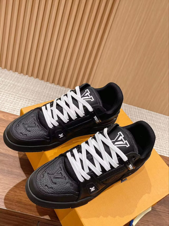 LV TRAINER SNEAKER