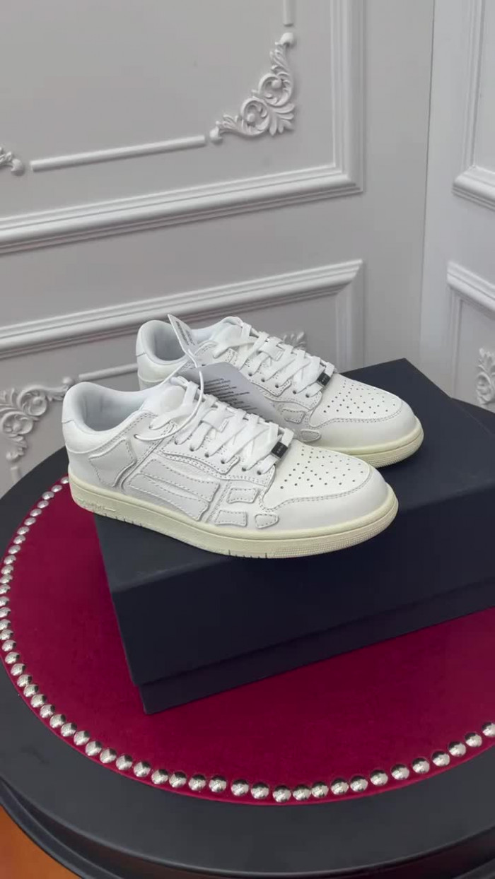 AR1M1 Low-Top Sneaker