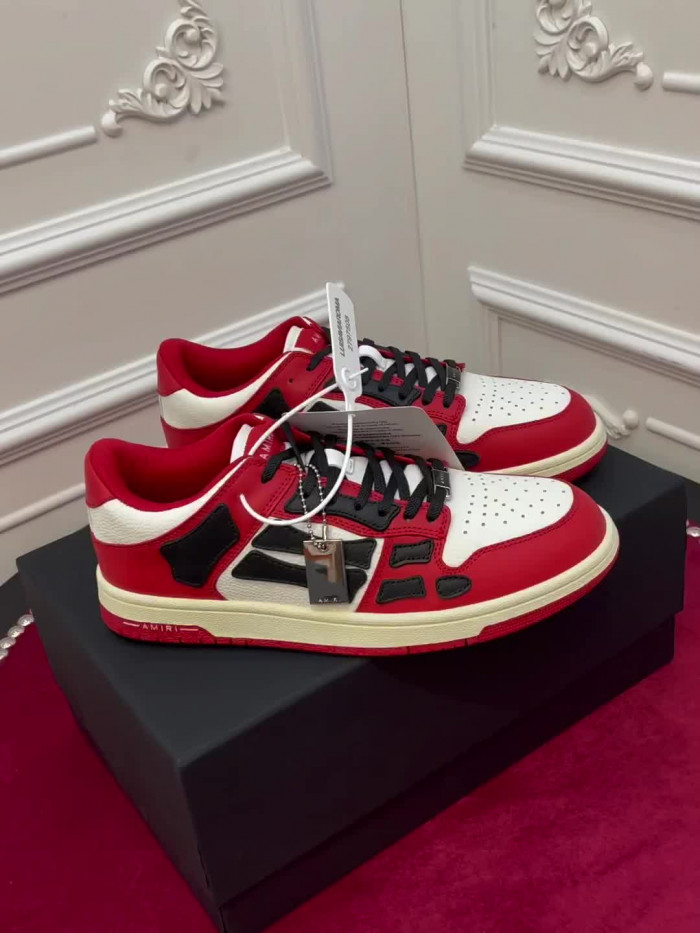 AR1M1 Low-Top Sneaker
