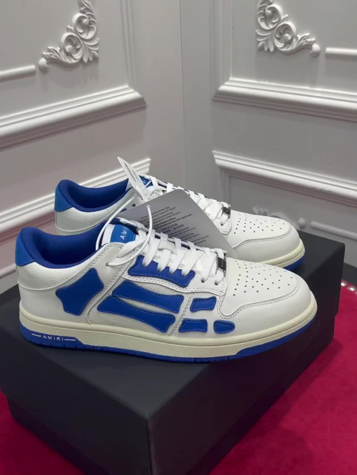 AR1M1 Low-Top Sneaker