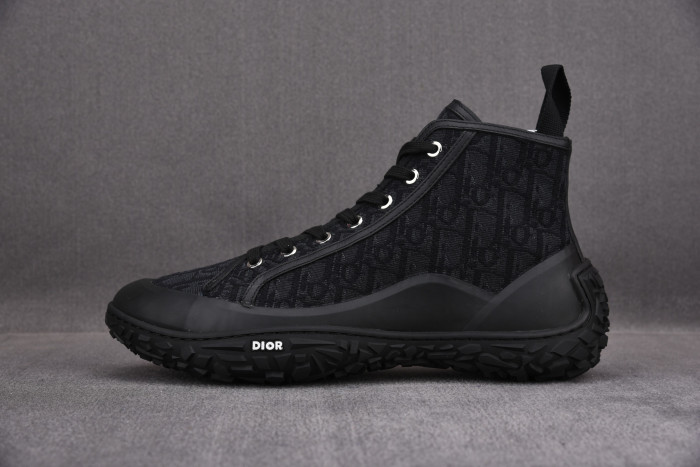 DR B28 Sneakers