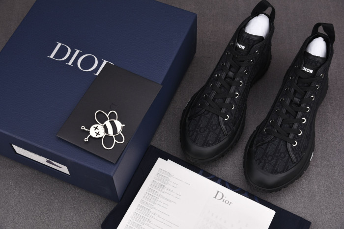 DR B28 Sneakers