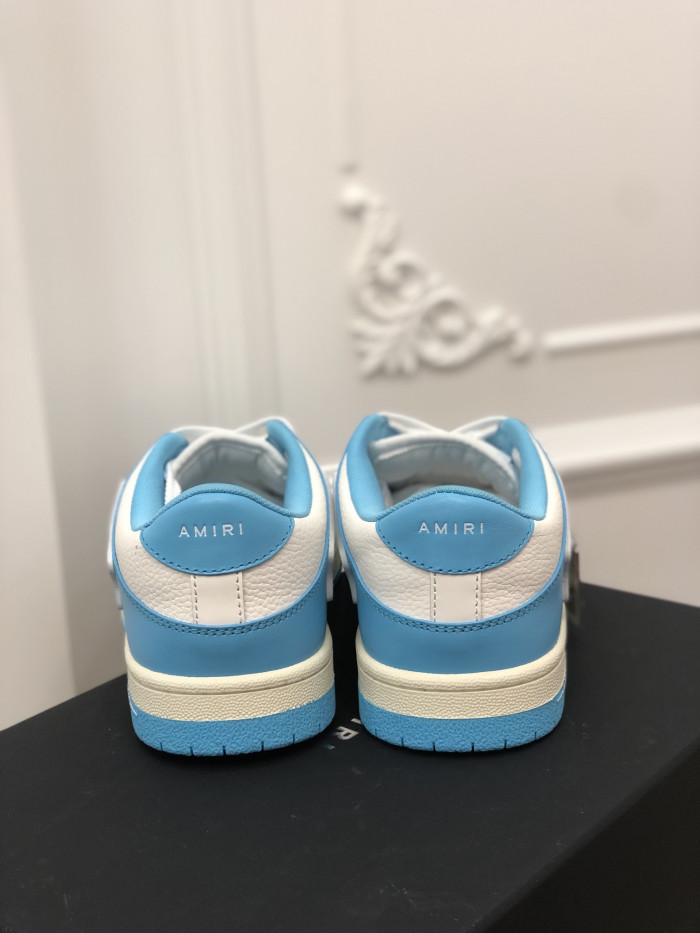 AR1M1 Low-Top Sneaker