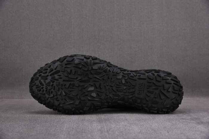 DR B28 Sneakers