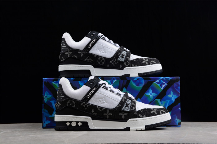 LV TRAINER SNEAKER LOW