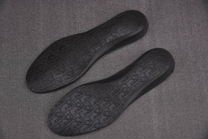 DR B28 Sneakers