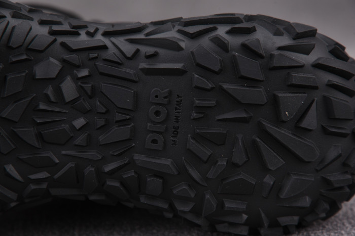 DR B28 Sneakers