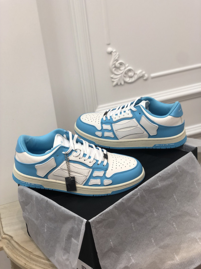 AR1M1 Low-Top Sneaker