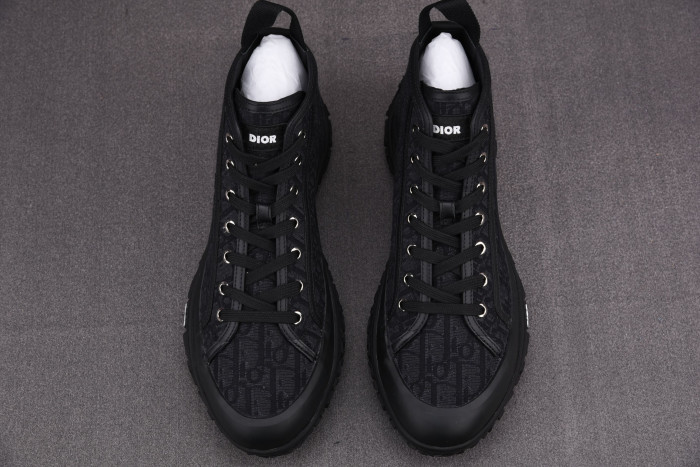 DR B28 Sneakers