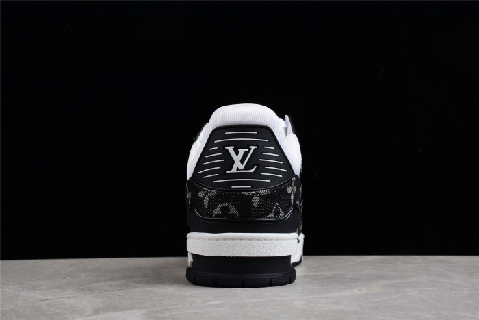 LV TRAINER SNEAKER LOW
