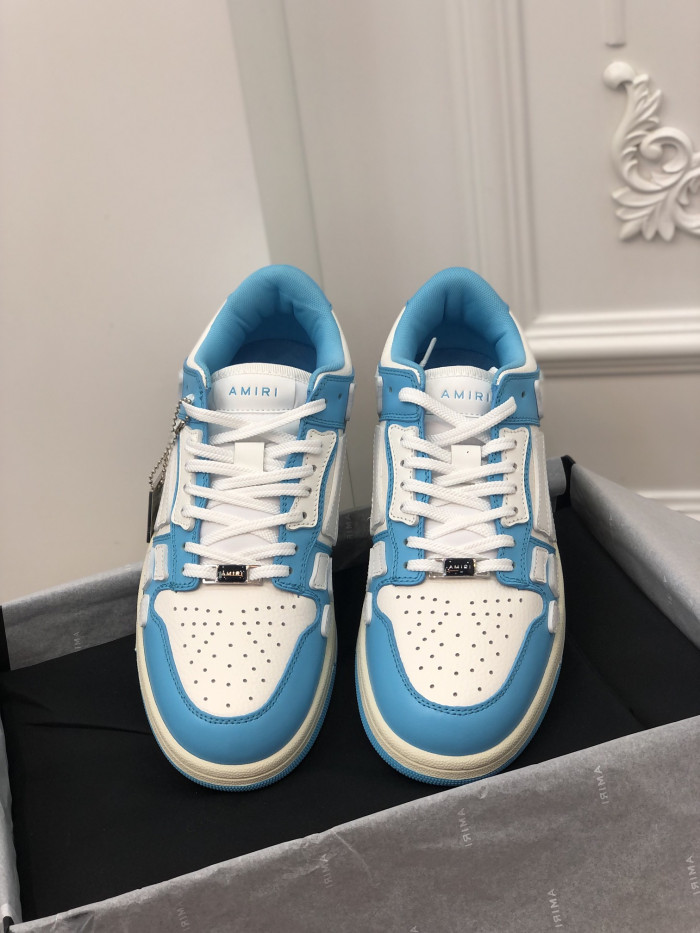 AR1M1 Low-Top Sneaker