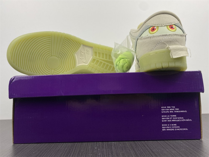 Nike SB Dunk Low “Mummy” DM0774-111