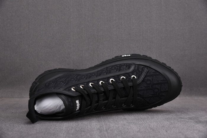 DR B28 Sneakers
